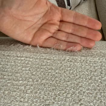 Kırılan Sandalye Ve Tiftiklenme Sorunlu Koltuk Takımına Müdahale Talebi