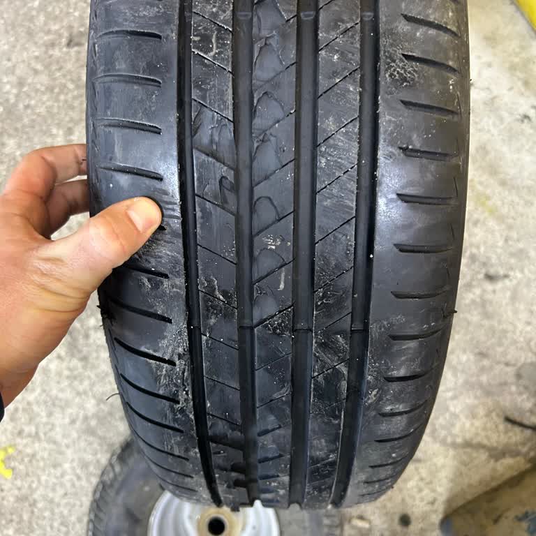 Renault Yetkili Servisinde Hatalı Lastik Basıncı Ve Patlaması Nedeniyle Yaşadığım Mağduriyet