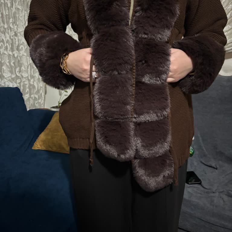 Kürklü Hırka Siparişinde Renk Değişikliği, Boy Uzunluğu Hatası Ve Değişim Ücreti Talebi