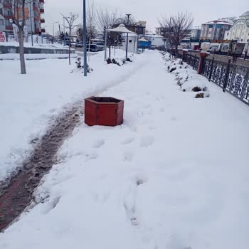 Akköprü Parkı’nda Kar Temizlenmediği İçin Koşu Yolu Kullanılamıyor