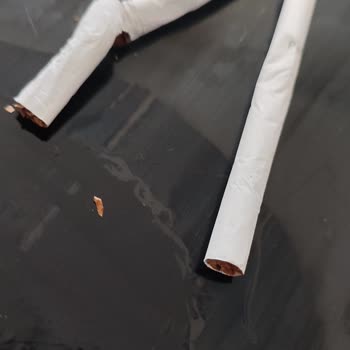 Parliament Midnight Blue Sigara Paketinde Kırık Ve Ezilmiş Sigara Şikayeti