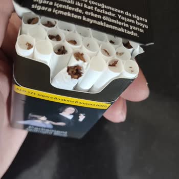 Parliament Midnight Blue Sigara Paketinde Kırık Ve Ezilmiş Sigara Şikayeti