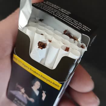 Parliament Midnight Blue Sigara Paketinde Kırık Ve Ezilmiş Sigara Şikayeti