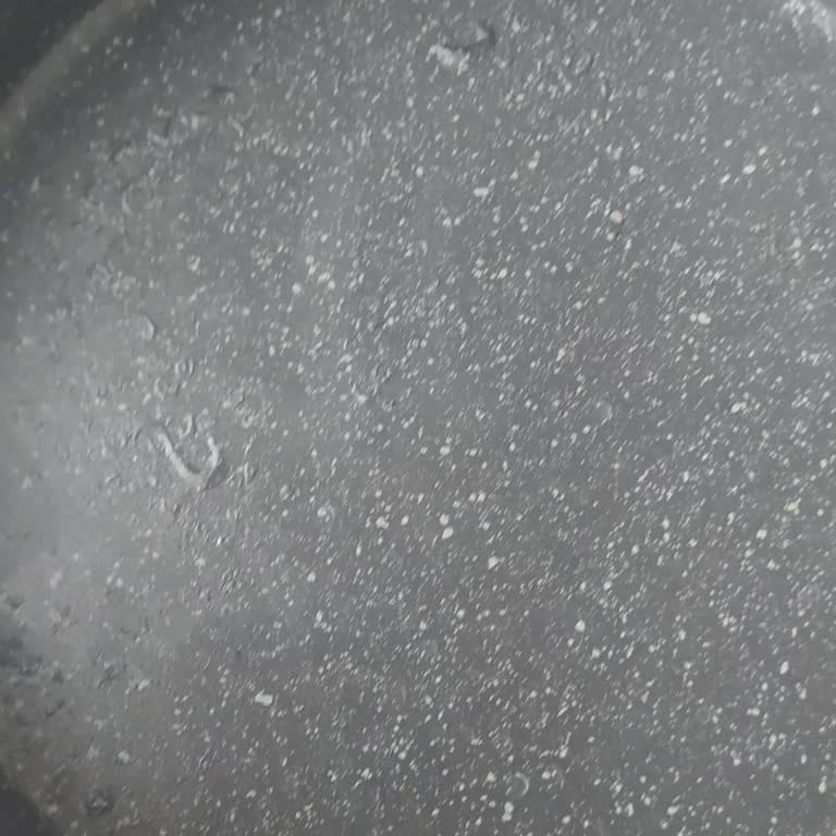 Cem Markalı Döküm Tavada Kısa Sürede Taban Kabarması, Fatura Yok, Değişim Talebi