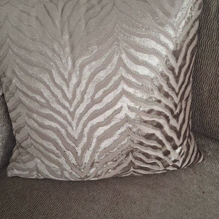 Kilim Mağazasında Alınan Sandalyelerde Ayak Dengesizliği Ve Yanlış Kılıf Sorunu Hâlâ Çözülmedi