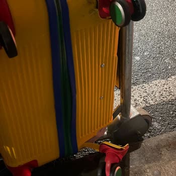 Benetton Valizin Tekerlekleri Yerinden Çıktı, Hızlı İade İstiyorum