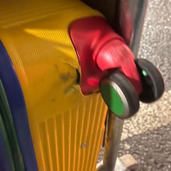 Benetton Valizin Tekerlekleri Yerinden Çıktı, Hızlı İade İstiyorum