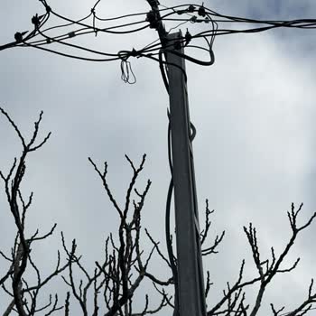 Sepaş Enerji Kartepe'de Açıkta Asılı Kablolar Ve Yetersiz Trafo Kapasitesi Nedeniyle Güvenlik Riski!