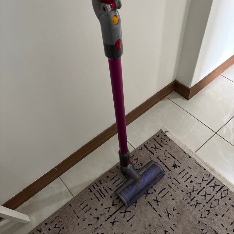 Dyson V12 Süpürge Çekmemeye Başladı; Görüntülü Görüşme Şartıyla Servis Sorunu