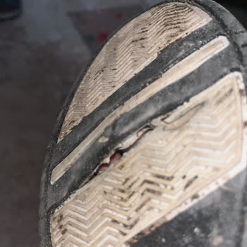 FLO Mağazasından Alınan Ayakkabının Erken Deformasyonu Ve İade Talebi