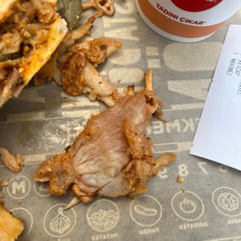 Usta Dönerci'de Çiğ Tavuk Göğsü Bulundu: Gıda Güvenliği Şikayeti