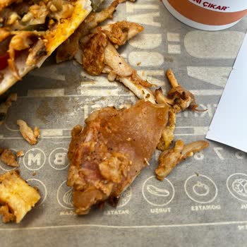 Usta Dönerci'de Çiğ Tavuk Göğsü Bulundu: Gıda Güvenliği Şikayeti