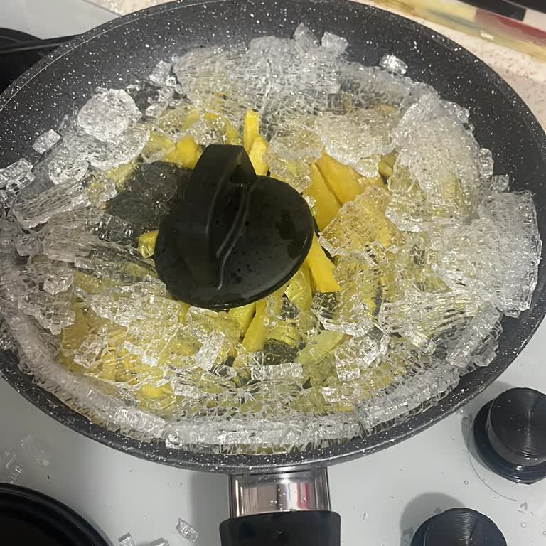 Karaca Tavanın Kapağı Çatladı