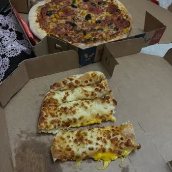 Soğuk Teslim Edilen Pizza Ve Sarımsaksız Peynirli Ekmek Şikayeti