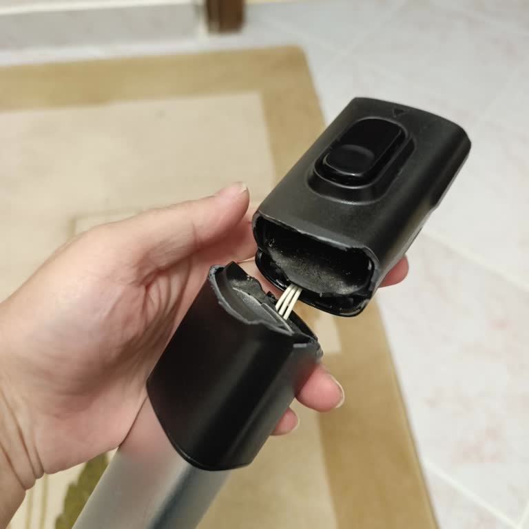 Philips Şarjlı Süpürge Plastik Parçası Kırılıyor, Kronik Hata Şikayeti