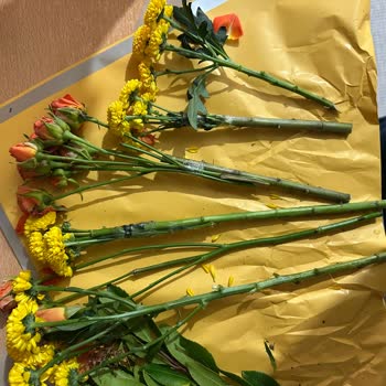 Çiçek Sepeti Kısacık Çiçeklerle Hazırlanan Buket, Vazoya Uyum Sağlamıyor