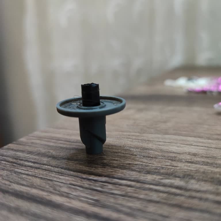 Philips Aqua 9000 Süpürge Plastik Bağlantı Parçası Kırıldı, Fırça Dönmüyor Ve Tasarım Hatası