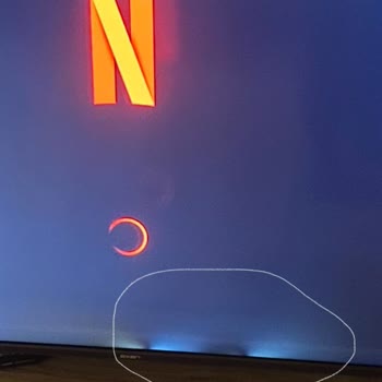 Ekranda Belirgin Beyaz Işık Patlaması Ve Üreticinin Sorun Görmemesi Nedeniyle Değişim Talebi