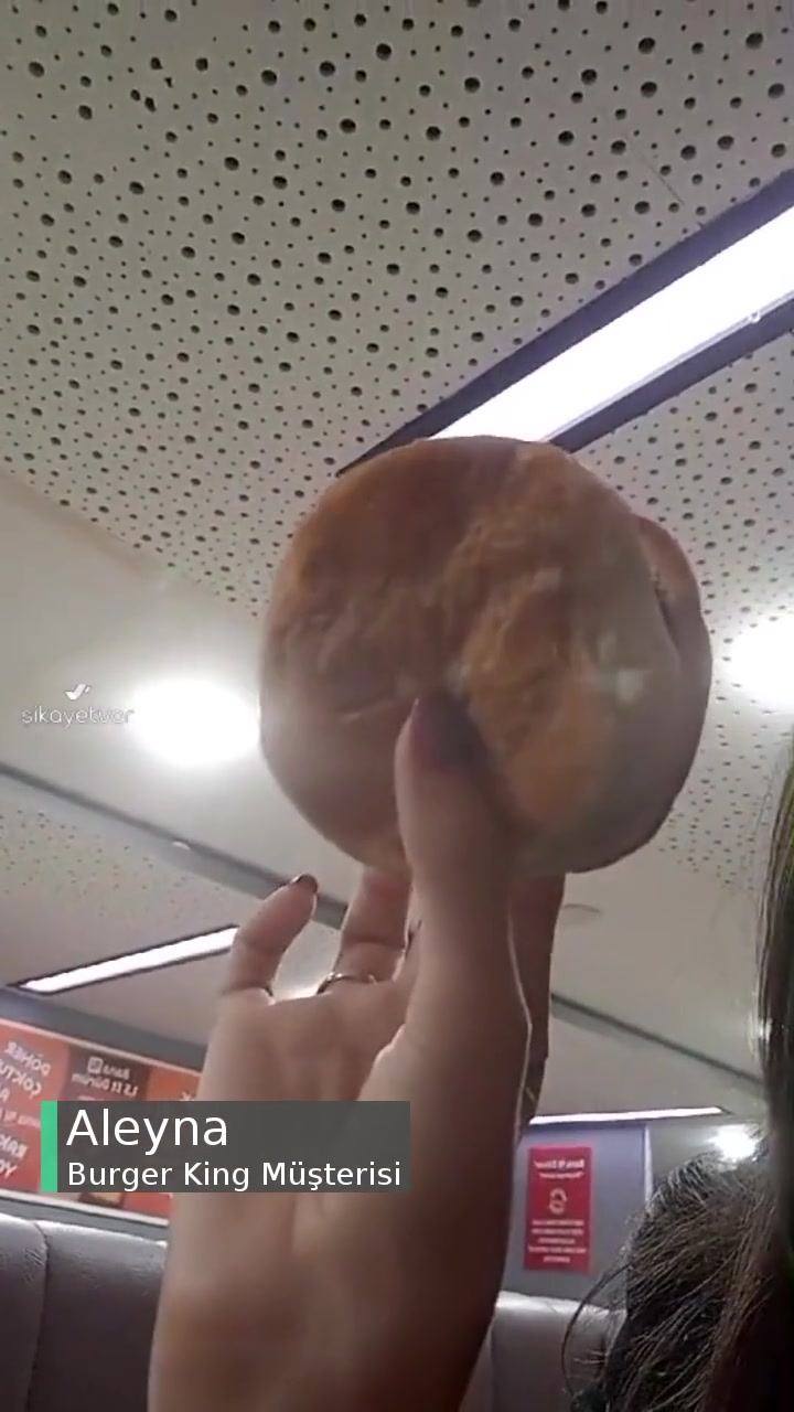 Burger King'den Hamburger Aldım Üstü Ve Altı Ekmeğin Alt Kısmından! videonun kapak resmi