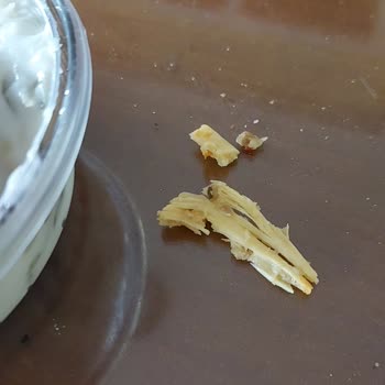 Ege Rus Salatası’nda Yabancı Madde: Boğazda Kapanma Ve Sağlık Riski