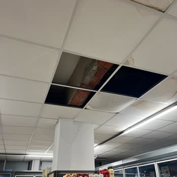 Mağazada Tavan Sızıntısı ve Kaygan Zemin Sorunu