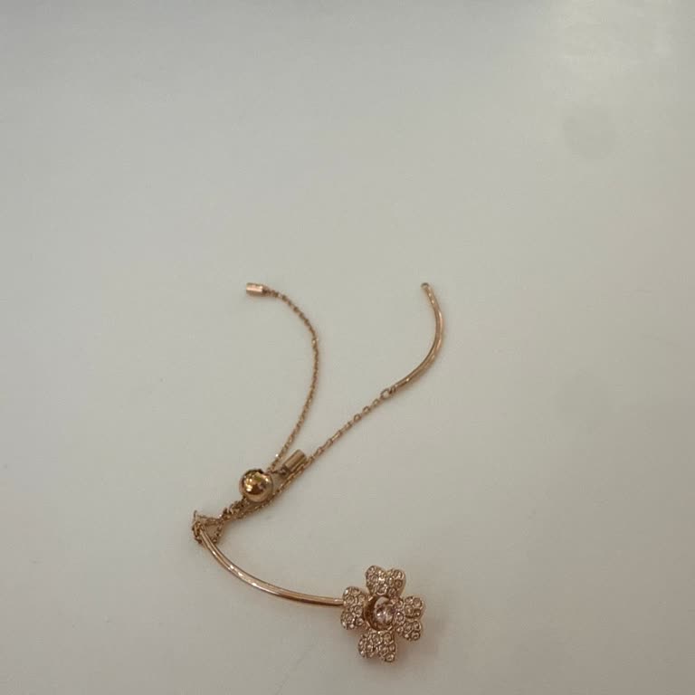 Swarovski Bileklik İki Kullanımda Kırıldı, Mağaza Yardım Reddetti