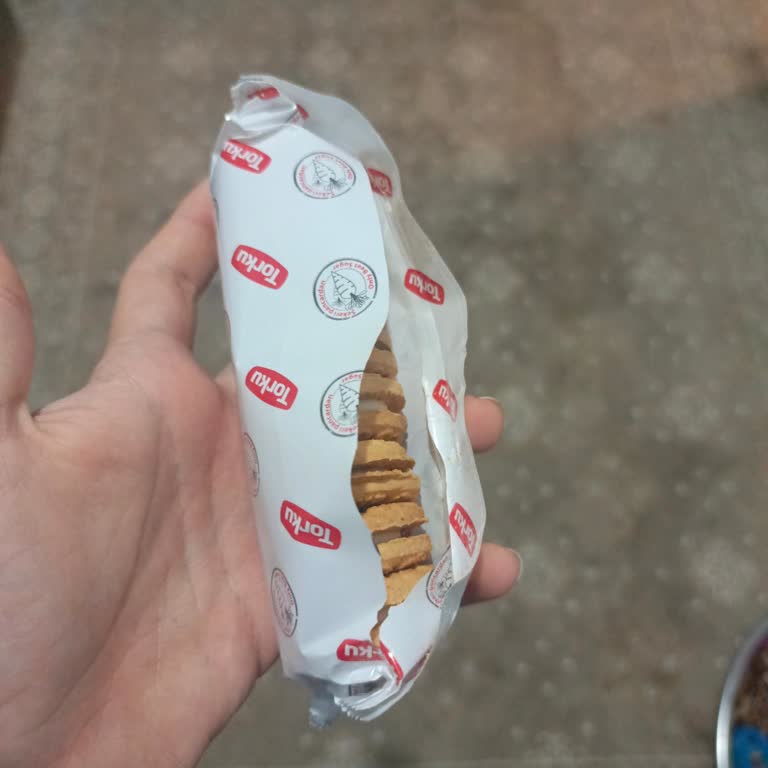 İç Ambalaj Yırtığı Nedeniyle Torku Bisküvi Paketi Hijyen Sorunu