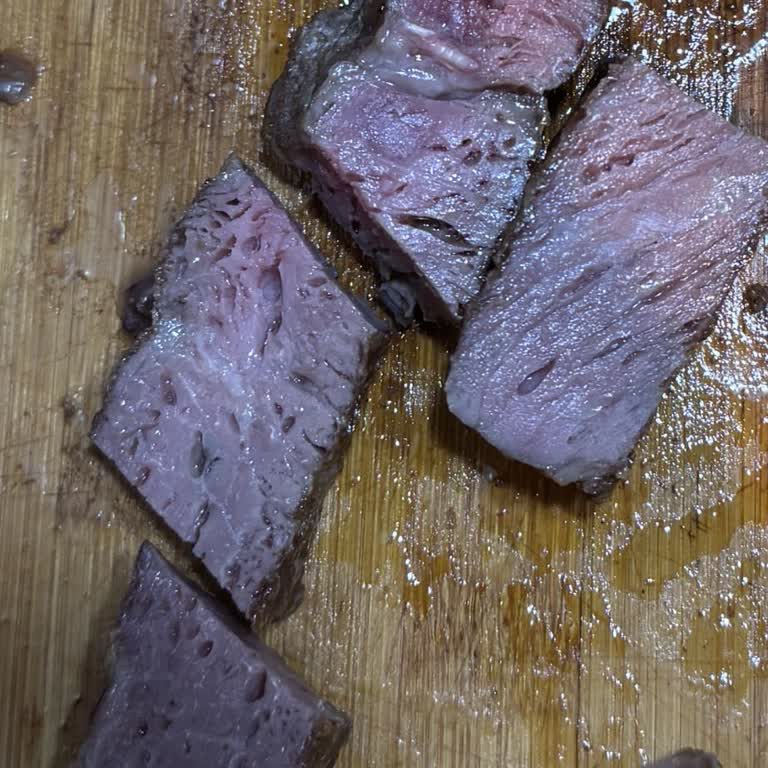 Özdilek AVM Süpermarket’in Dry Aged T Bone Steak’i Bozulmuş Ve Sağlık Riski Oluşturdu