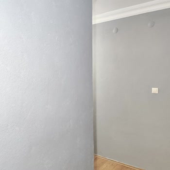 Rötuş İçin Aldığım Boya Tonu Uyuşmazlığı Nedeniyle Tüm Koridoru Yeniden Boyamak Zorunda Kaldım