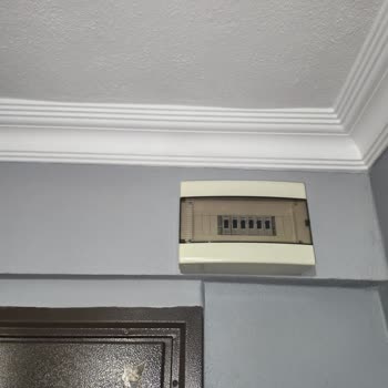 Rötuş İçin Aldığım Boya Tonu Uyuşmazlığı Nedeniyle Tüm Koridoru Yeniden Boyamak Zorunda Kaldım