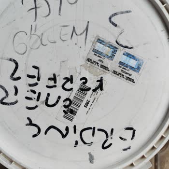 Rötuş İçin Aldığım Boya Tonu Uyuşmazlığı Nedeniyle Tüm Koridoru Yeniden Boyamak Zorunda Kaldım