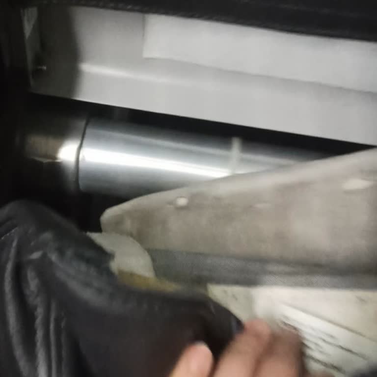 Koltuk Altındaki Plastik Parça Kayması Uçuşta Konforsuzluk Yarattı