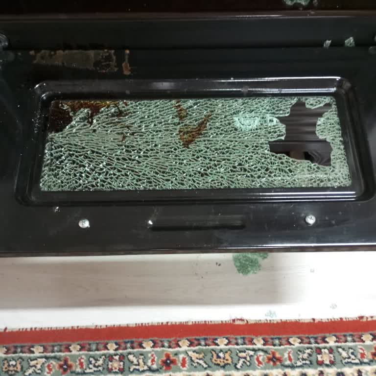 Kuzine Sobası Camı Patladı, Ayıplı Mal Olarak Ücretsiz Değişim Talebi