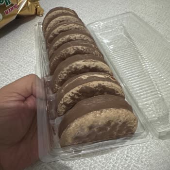 Ülker Halley Bisküvi Paketi Bozuldu: Beyaz Lekeler Ve Kabarcıklanma