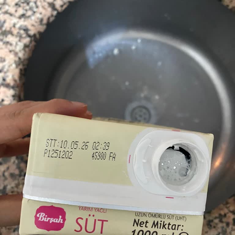 Tarih Geçmemiş Olmasına Rağmen Bozulmuş Süt Ürünleri