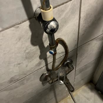 Yanıltıcı Çift Kişilik Yatak Ve Çalışmayan Duş Şikayeti