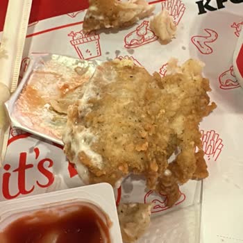 KFC Cevahir Şubesinde Soğuk Ve Yanmış Tavuk Hijyen Sorunu