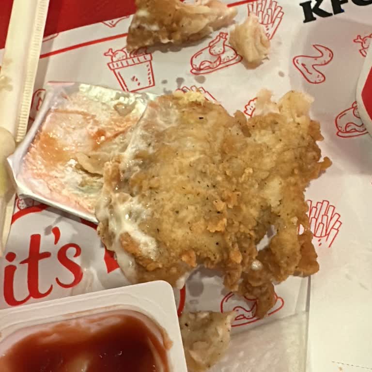 KFC Cevahir Şubesinde Soğuk Ve Yanmış Tavuk Hijyen Sorunu