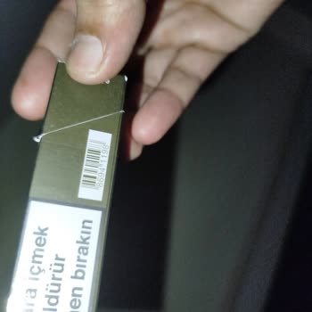 Sigara Paketlerinde Odun Parçası Benzeri Sert Parçalar