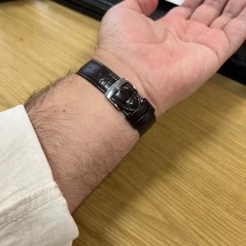 Konyalı Saat Mağazasında Takılan Kordonun Sıkması Ve Açılmaması