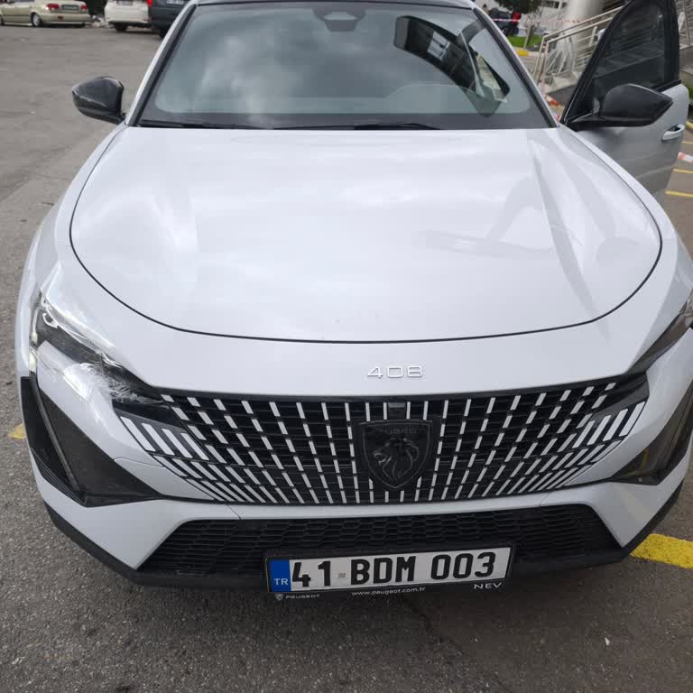 Peugeot 408 GT Pakette Far Stokta Yok, 40 Gün Bekliyor, Güvenlik Riski