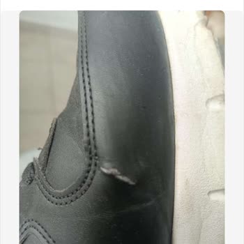 Kısa Sürede Yırtılan Ayakkabı, Kargo Ücretini Satıcı Karşılamalı