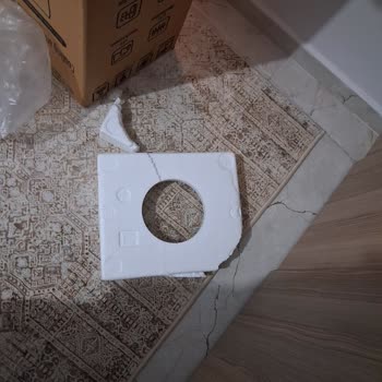 Sıfır Satılan Ürün Kullanılmış Çıktı Uzaktan Kumanda Ve Belgeler Eksik Firmadan Cevap Yok