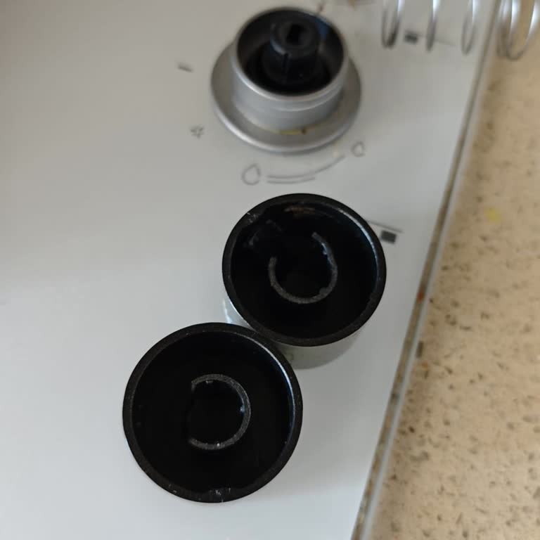 Simfer 3507 D Ocağının Kırılgan Düğmeleri İçin Ücretsiz Yedek Parça Talebi