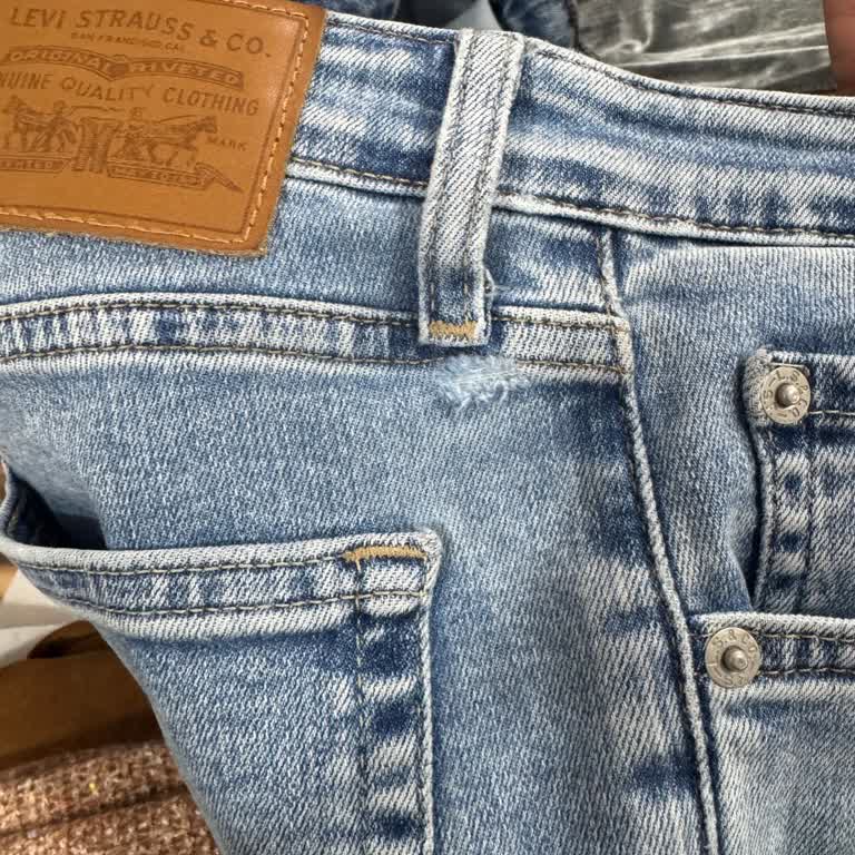 Levi's Kot Pantolonunda Açılma Ve Değişim Reddi