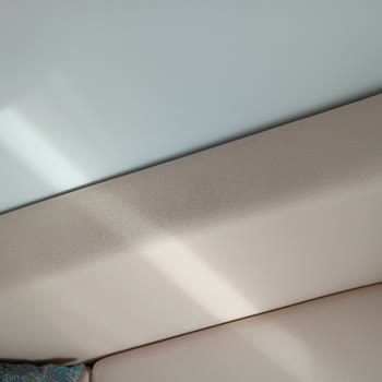 Koltuk Takımında Renk Değişimi Ve Servis İhmaline Karşı Şikayet