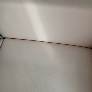 Koltuk Takımında Renk Değişimi Ve Servis İhmaline Karşı Şikayet