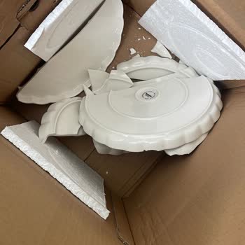 Kırık Yemek Takımı Ve Düşük Paketleme Kalitesi