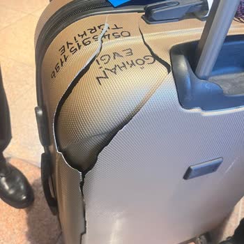 AJet Uçuşunda Kırılan Bavul İçin Faturasız Tazminat Talebi