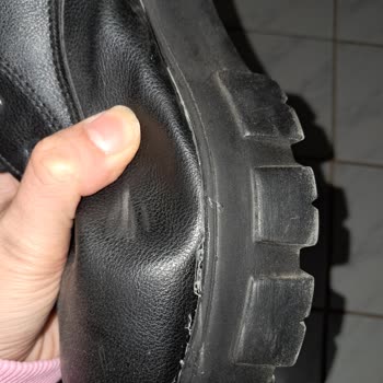 Kısa Sürede Parçalanan Kışlık Botta Kalite Sorunu Ve Kutu Nedeniyle İade Engeli